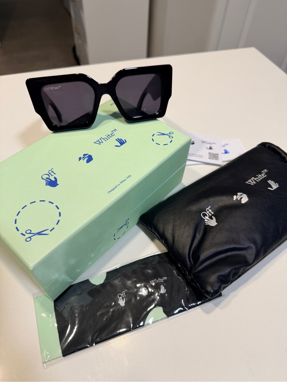 Brand New Off White OERI003 Black Oversized Square Sunglasses with Box